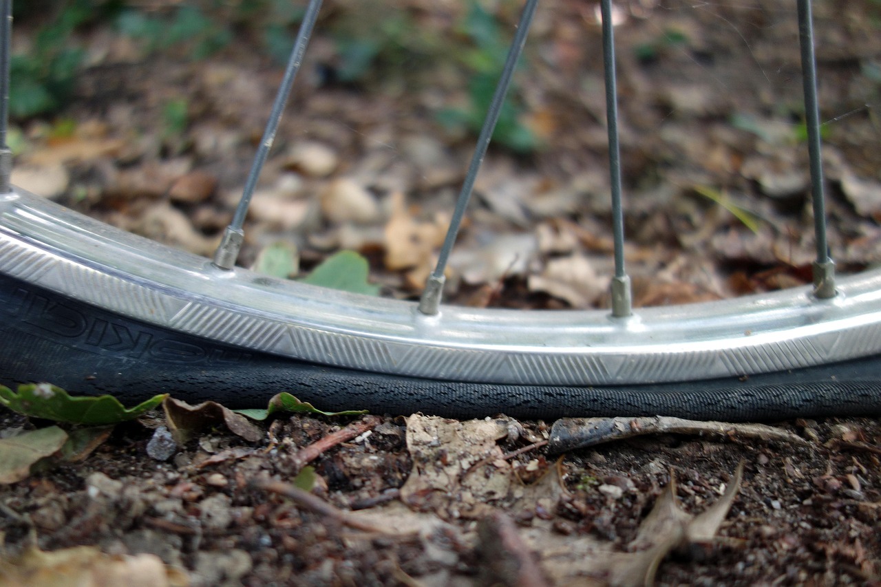 Sealant, solid tyres and city punctures